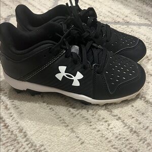 Under Armour Kids Black/White baseball cleats